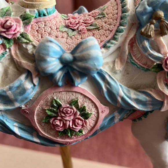 Beautiful music carousel.  1996 series 0795#. - Picture 3 of 7